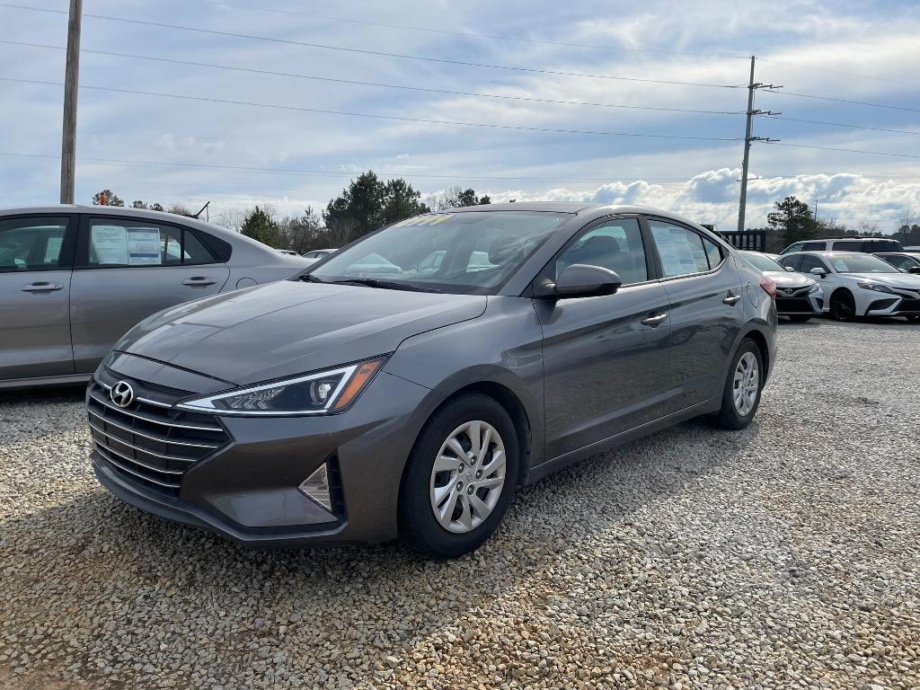 2019 Hyundai Elantra SE's photo
