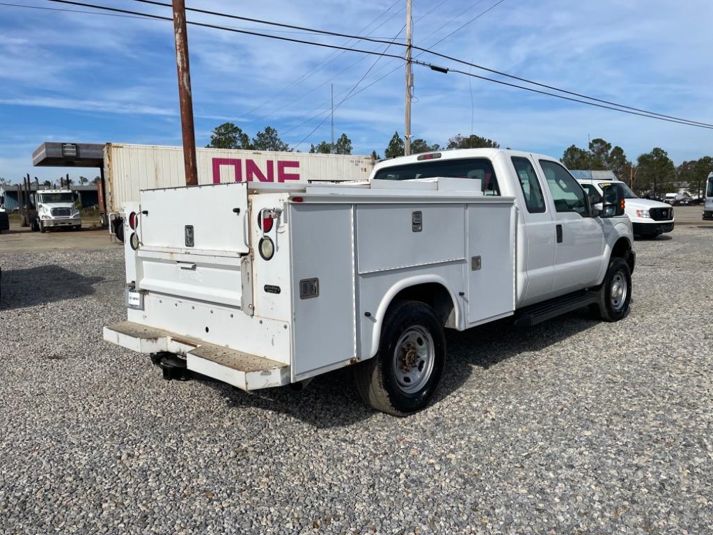 2011 Ford F-250 Super Duty XL photo 4