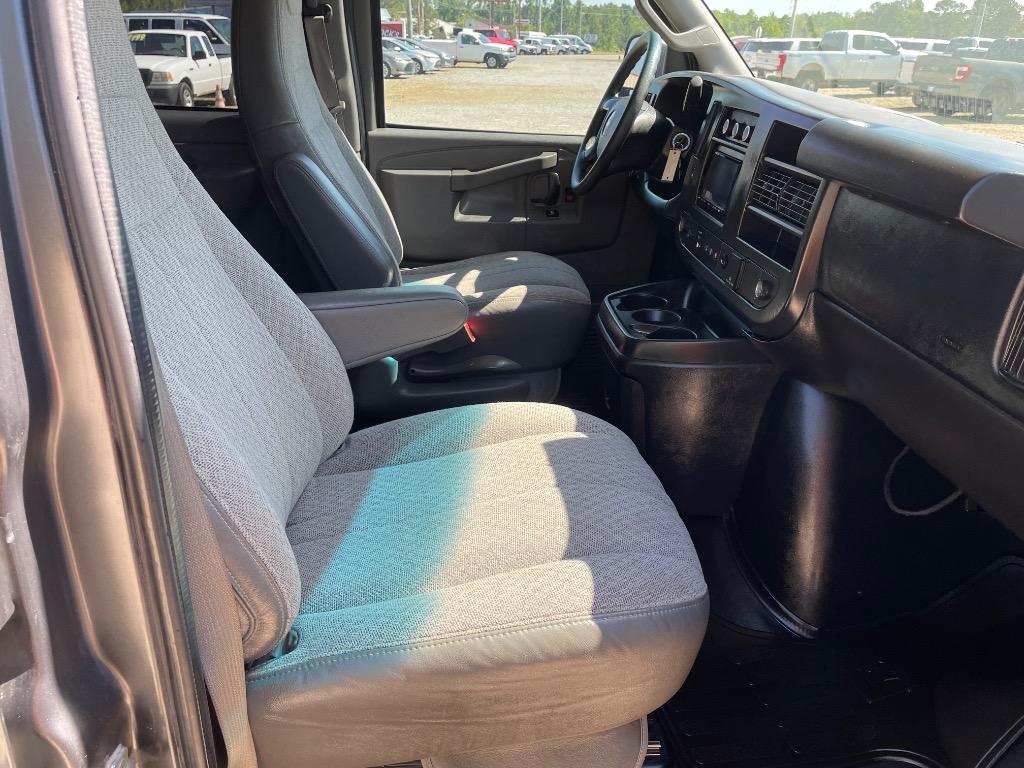 2016 Chevrolet Express Passenger LS - Photo 18