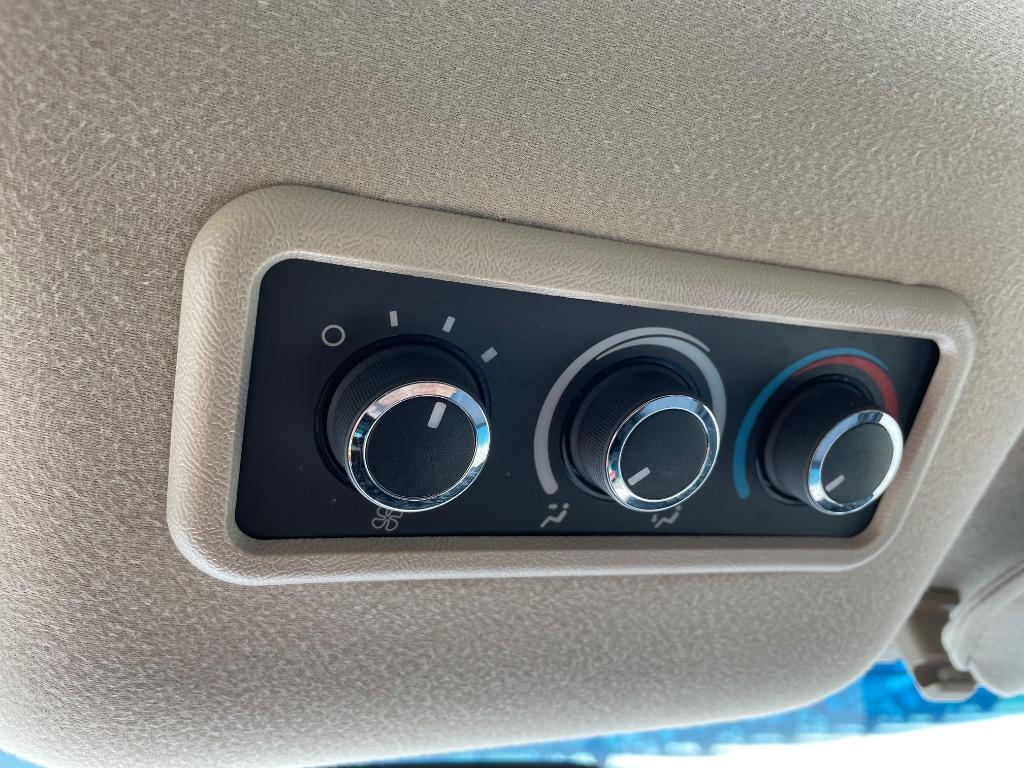 2016 Chevrolet Express Passenger LS - Photo 14