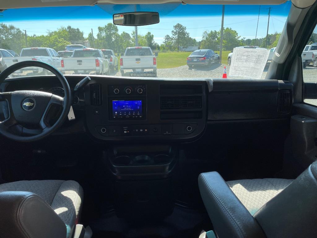 2016 Chevrolet Express Passenger LS - Photo 23