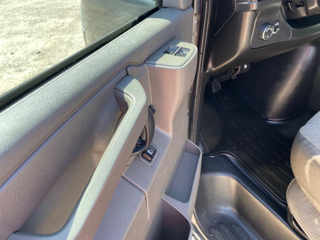 2016 Chevrolet Express Passenger LS - Photo 12