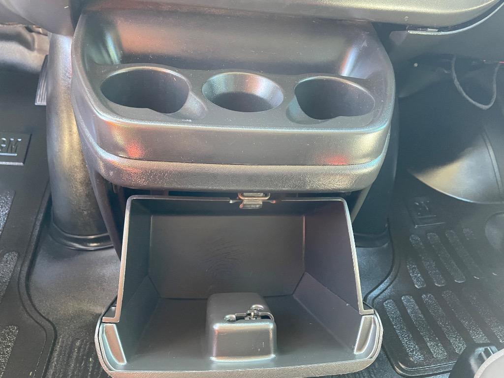 2016 Chevrolet Express Passenger LS - Photo 17