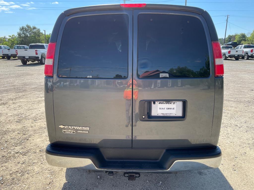 2016 Chevrolet Express Passenger LS - Photo 7