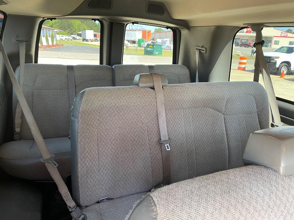 2016 Chevrolet Express Passenger LS - Photo 20