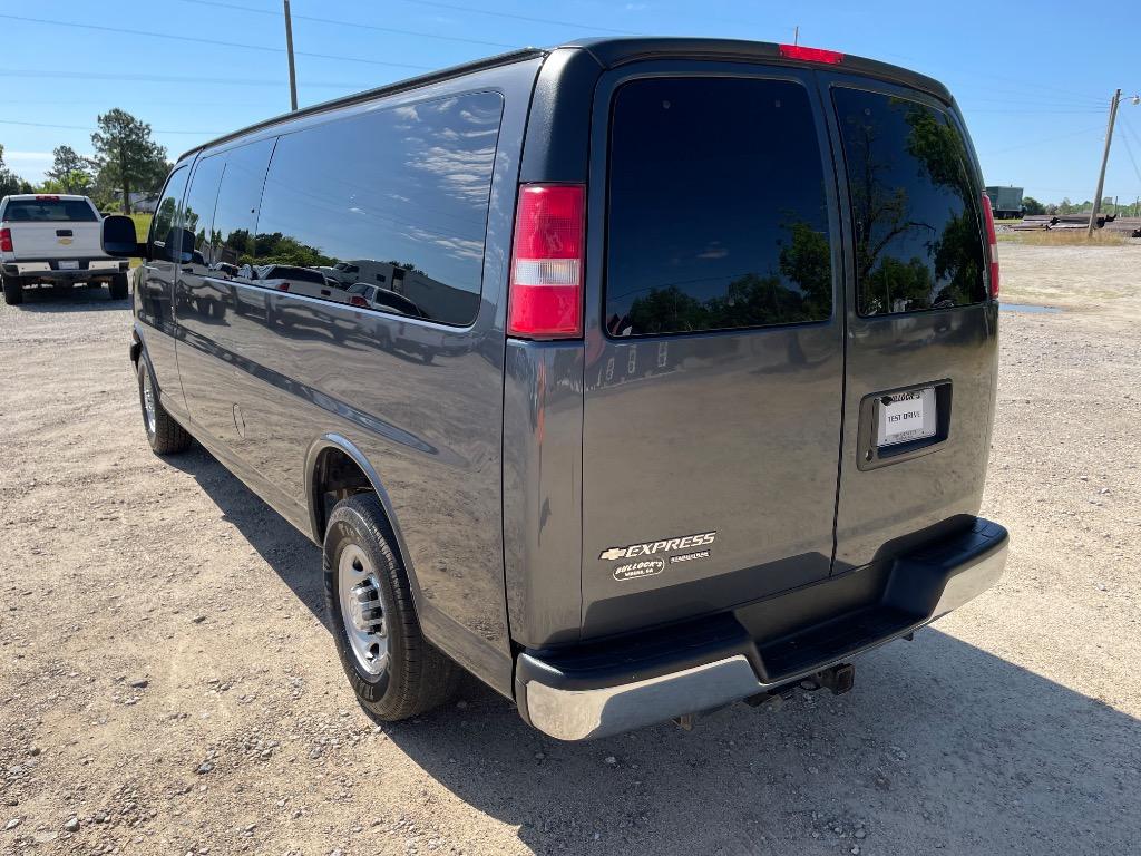 2016 Chevrolet Express Passenger LS - Photo 8