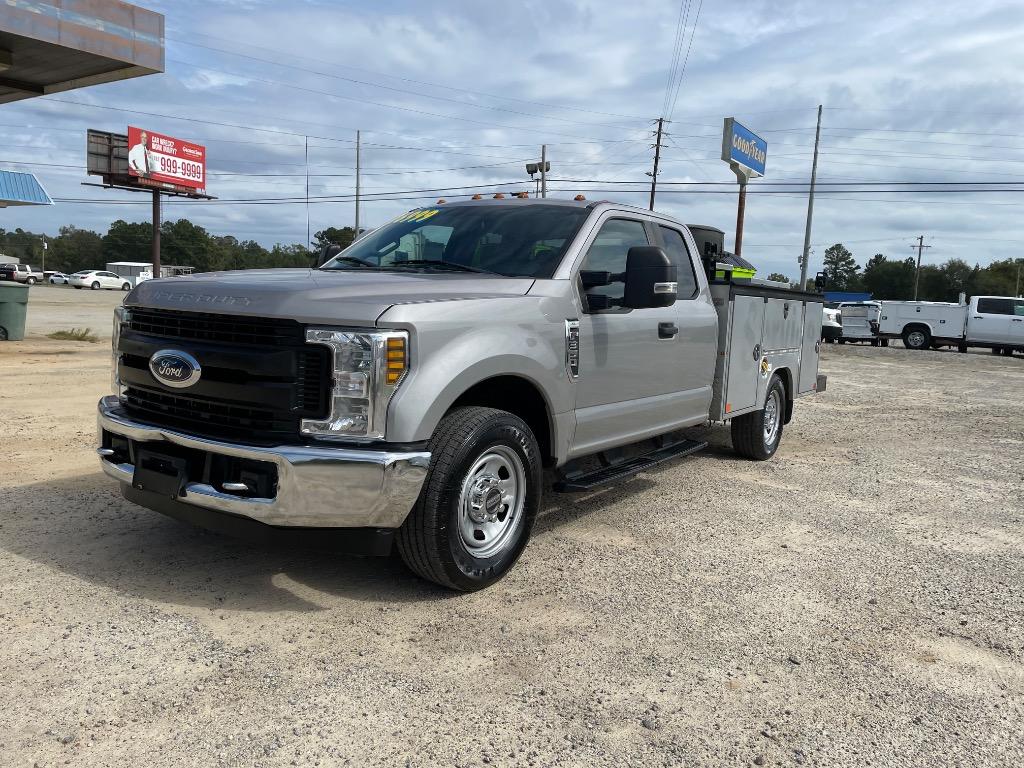 2019 Ford F-350 Super Duty Chassis Cab XL's photo