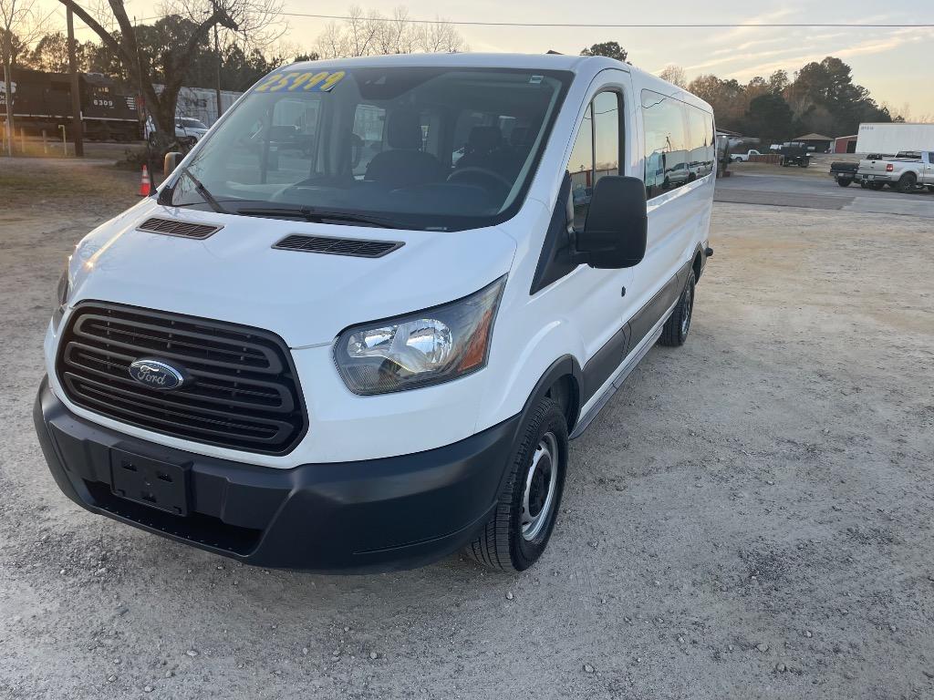 2018 Ford Transit Wagon XL's photo