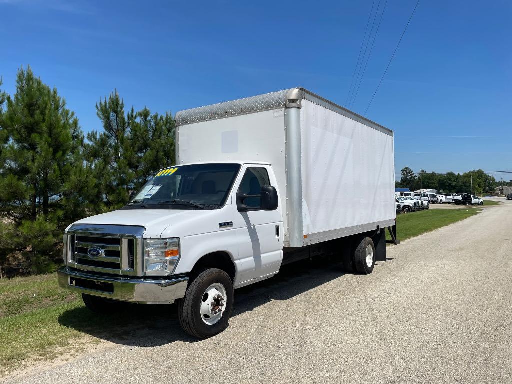 2017 Ford E-Series DRW E-450 Super Duty 158 in WB's photo